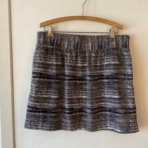Gap black/white/grey skirt